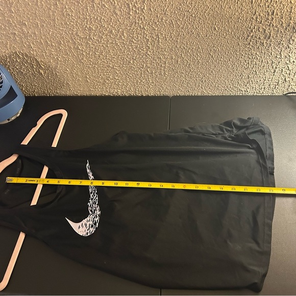 Nike Women's Black Racerback Sleeveless Tank Top Sz M Athletic Sports Athleisure - Picture 4 of 8